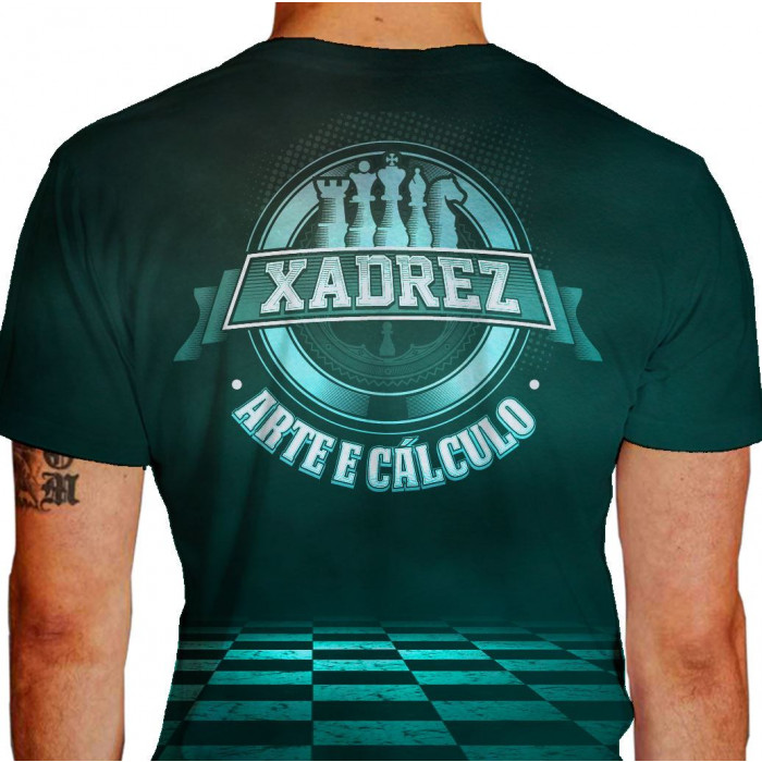 Camiseta - Xadrez - Peças Chess Rei, Dama, Bispo, Torre, Cavalo e Peão Frase Arte e Cálculo Costas Verde