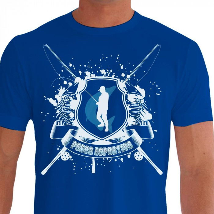 Camiseta - Pesca Esportiva - Brasão Pescador Brigando com Peixe Duas Varas Molinete Frente Azul Royal