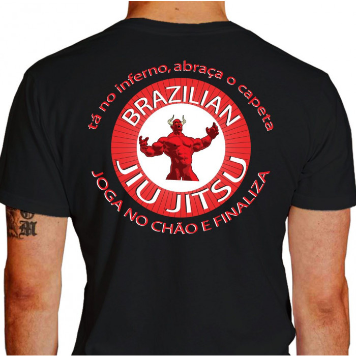 Camiseta - Jiu-Jitsu - Tá no Inferno Abraça o Capeta Joga no Chão e Finaliza Lisa Costas Preta