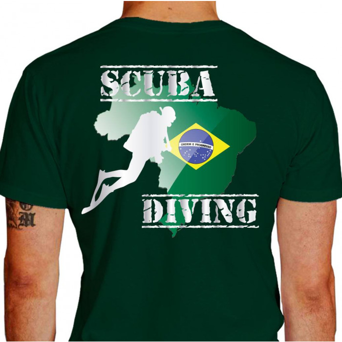 Camiseta - Mergulho - Scuba Diving Mergulhador Mapa e Bandeira do Brasil Costas Verde