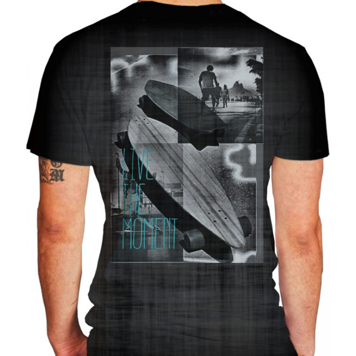 Camiseta - Skate - Skatista Andando na Orla do Rio de Janeiro Skt Downhill Live the Moment Costas Preta