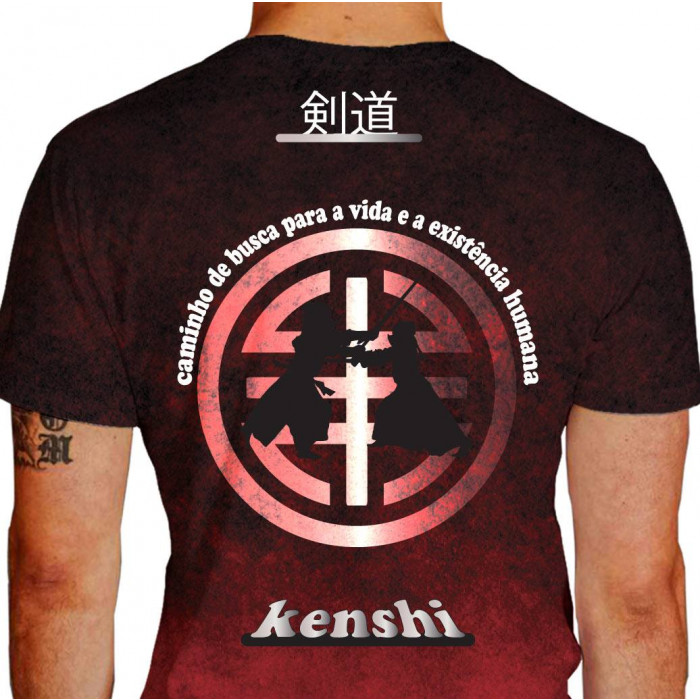 Camiseta - Kendo - Kenshi Lutador Movimento Jodan no Kamae Kanji Frase Caminho de Busca para a Vida e a Existência Humana Costas Vermelha
