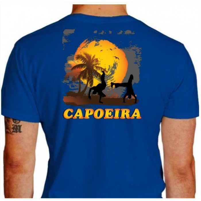 Camiseta - Capoeira - Roda de Capoeira Pôr do Sol Fuga Aú Lisa Costas Azul