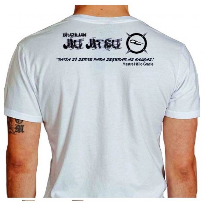 Camiseta - Jiu-Jitsu - Frase Mestre Hélio Gracie Faixa só Serve para Segurar as Calças Lisa Costas Branca