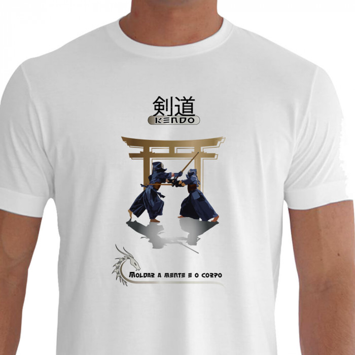 Camiseta - Kendo - Luta Espadas Samurais no Templo Kanji Dragão Frase Moldar a Mente e o Corpo Branca