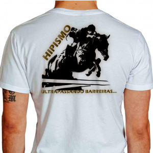 Camiseta - Hipismo - Equitação Cavaleiro Frase Ultrapassando Barreiras Costas Branca