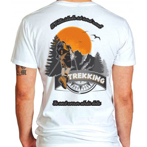 Camiseta - Trekking - Aventureiro Caminho Montanha Frase A Felicidade só Será Real se Você Correr Atrás Dela Costas Branca