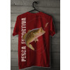 Camiseta - Pesca Esportiva -  Arte de Viver Pescador Pé Quente Fisgando Peixe Matreiro Lisa Costas Vermelha