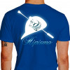 Camiseta - Hipismo - Cavaleiros e Amazonas Capacete Chicote Ilustração Estilizada Cavalo Costas Azul