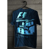 Camiseta - Fórmula 1 - Dois Pilotos Disputa Curva Aberta de Alta Velocidade Costas Azul