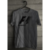 Camiseta - Fórmula 1 - Dois Pilotos Disputa Curva Aberta de Alta Velocidade Frente