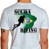 Camiseta - Mergulho - Scuba Diving Mergulhador Mapa e Bandeira do Brasil Costas Branca