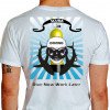 Camiseta - Mergulho - Crânio de Máscara Cilindro Dois Tubarões Dive Now Work Later - branca