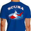 Camiseta - Mergulho - Tubarão Cor Bandeira Mergulhadores Submersos Cilindro Scuba Diving  - azul