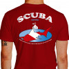 Camiseta - Mergulho - Tubarão Cor Bandeira Mergulhadores Submersos Cilindro Scuba Diving  - vermelha