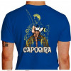 Camiseta - Capoeira - Tocando Atabaque e Berimbau Capoeirista Dando um Bananeira com as Pernas Separadas Lisa Costas Azul