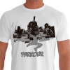 Camiseta - Parkour - Traceur Praticando PK pela Cidade - BRANCA
